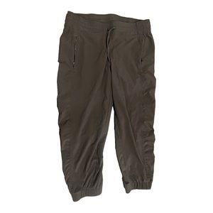 Athlete cropped joggers
